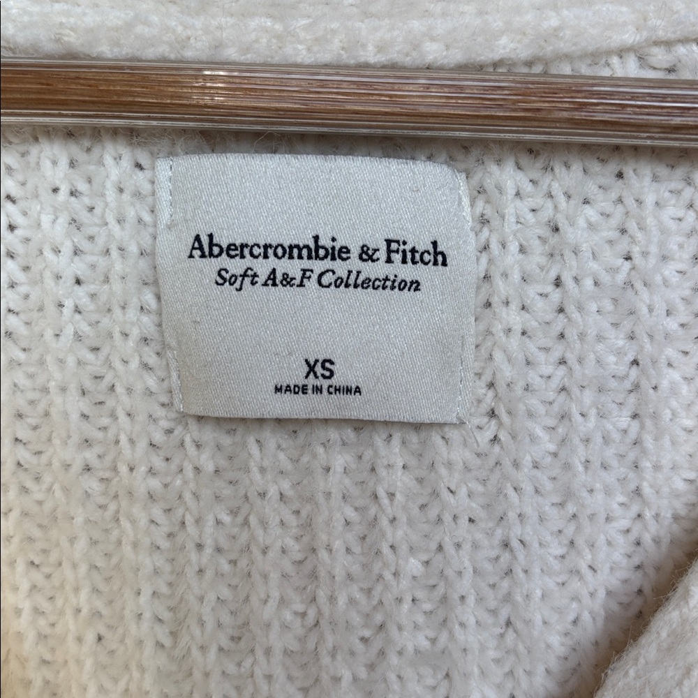 Abercrombie & Fitch Women's Textured Cropped V-Neck Cardigan in White Size XS - Picture 5 of 6